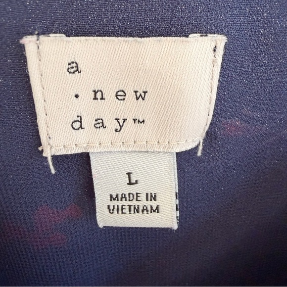 Beautiful Top - Picture 5 of 5